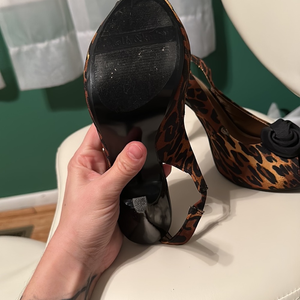 Leopard Pumps! - Picture 4 of 5